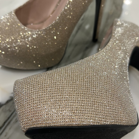 Shimmery Gold High Heel Platform Pumps,NWT, sz 9 - Picture 3 of 13